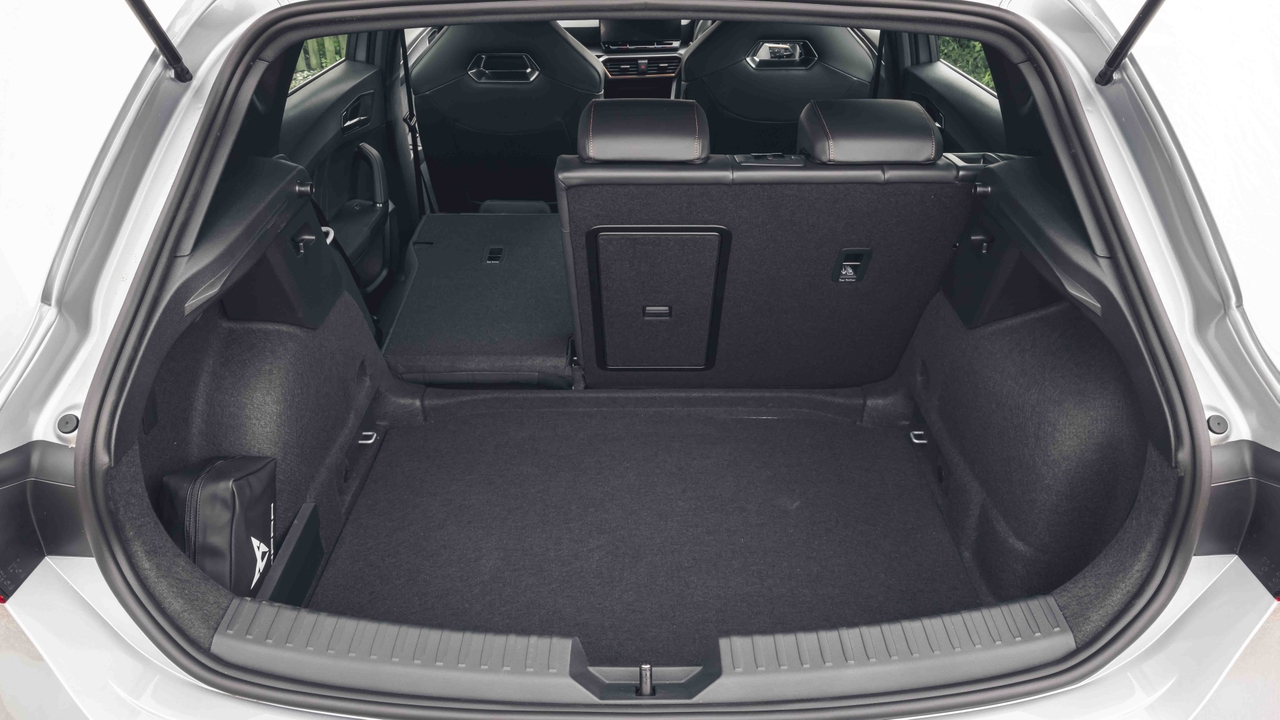 Cupra Leon boot