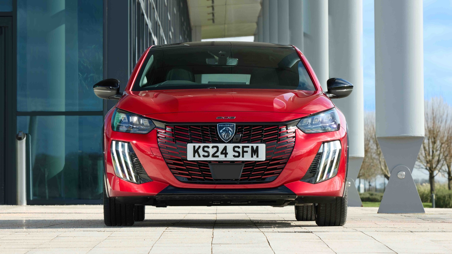 Peugeot 208 front end