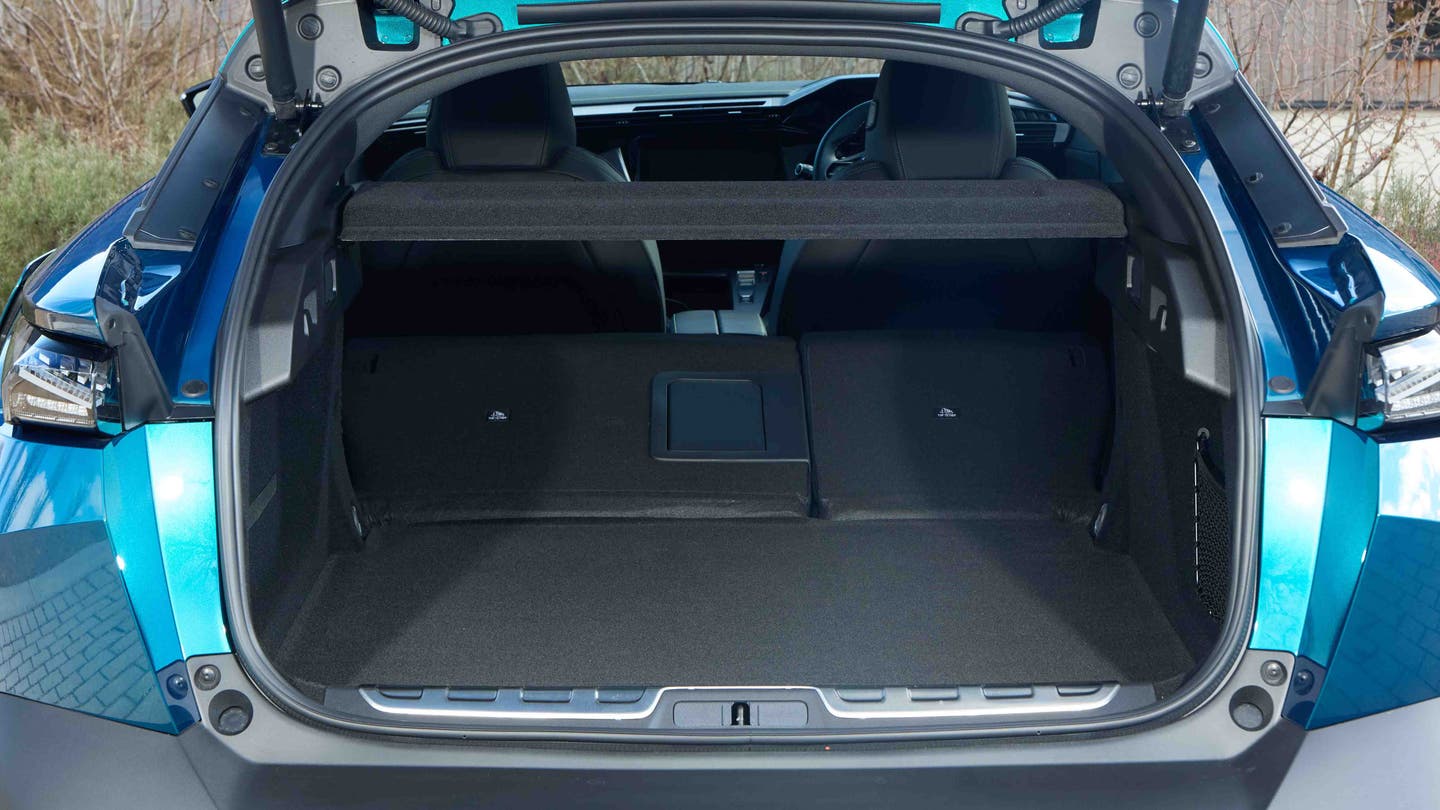 Peugeot 408 boot