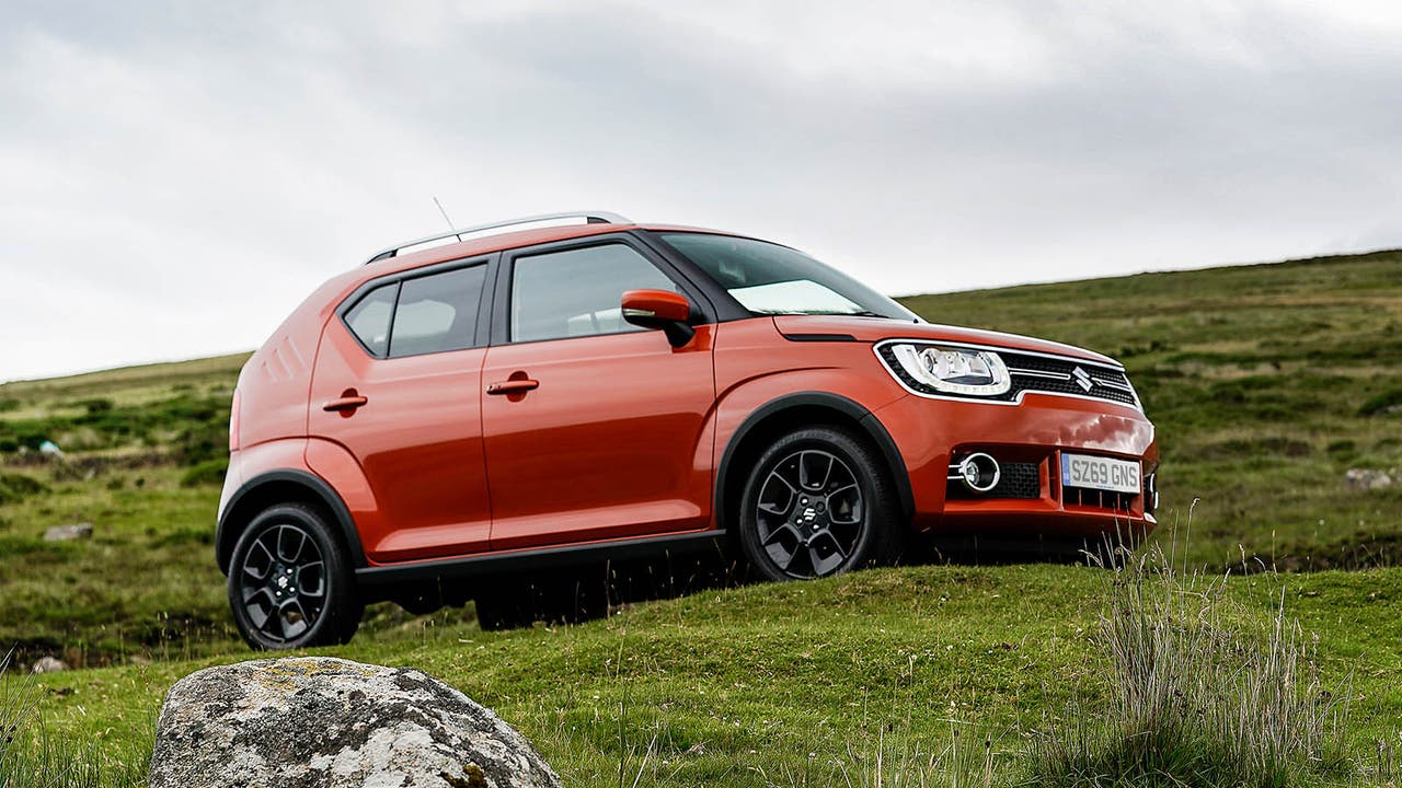 Suzuki Ignis in red, off road shot