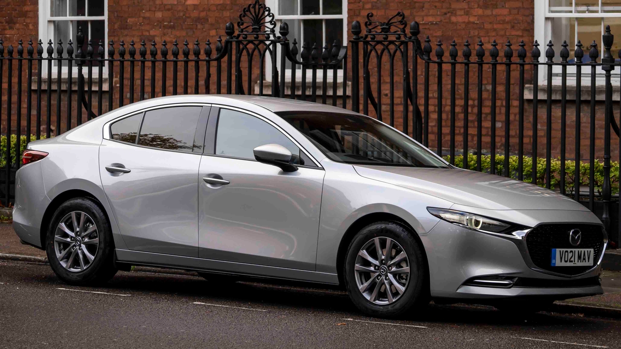 Mazda 3 Saloon