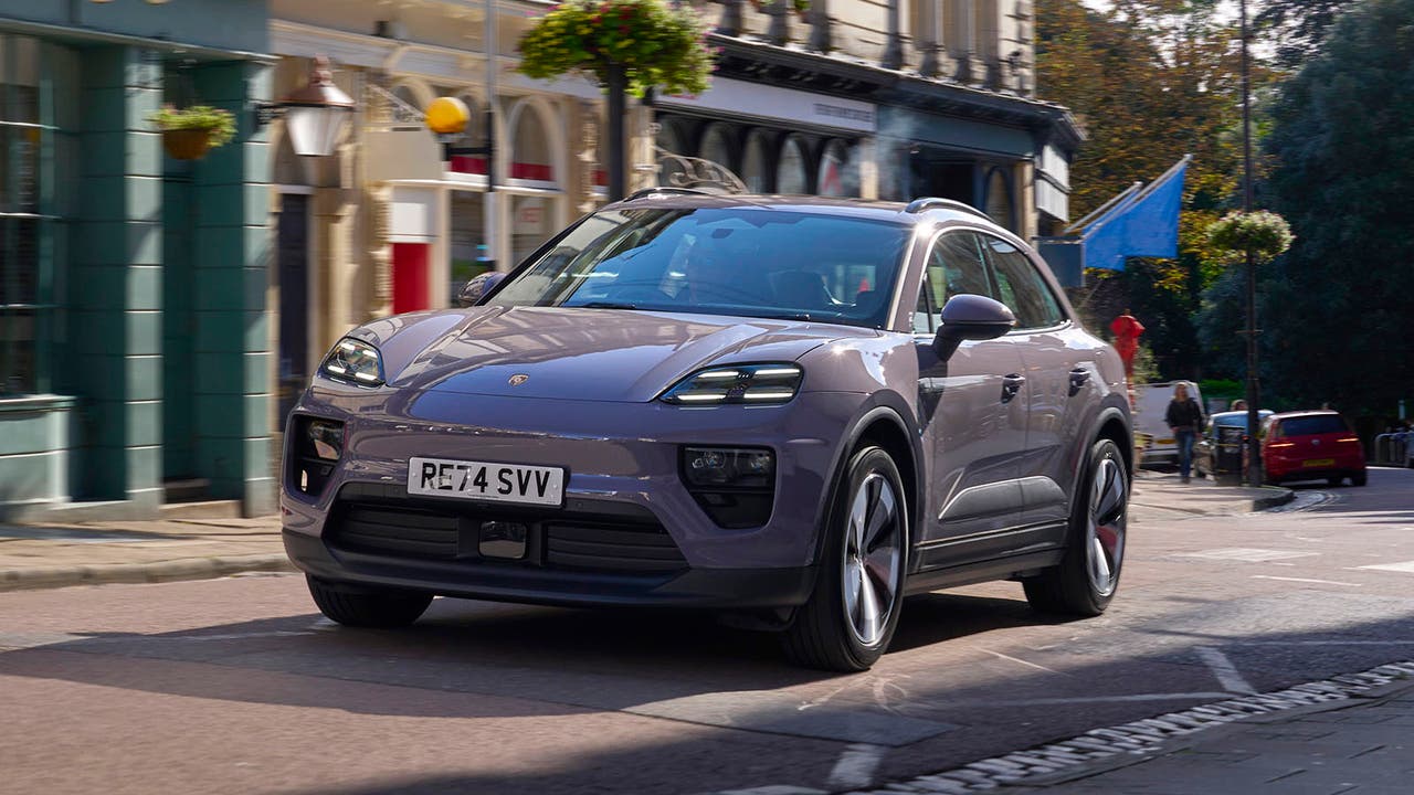 Porsche Macan in purple