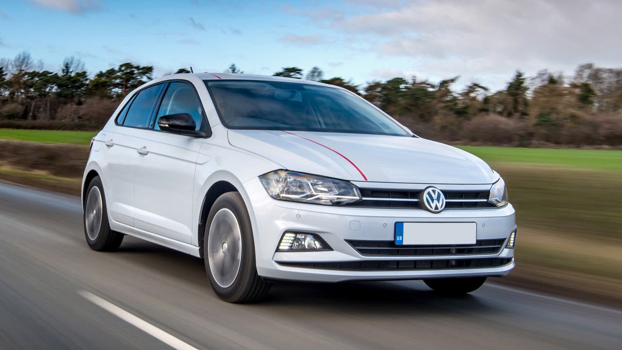 Volkswagen Polo Beats in white with grey/red stripe – driving shot