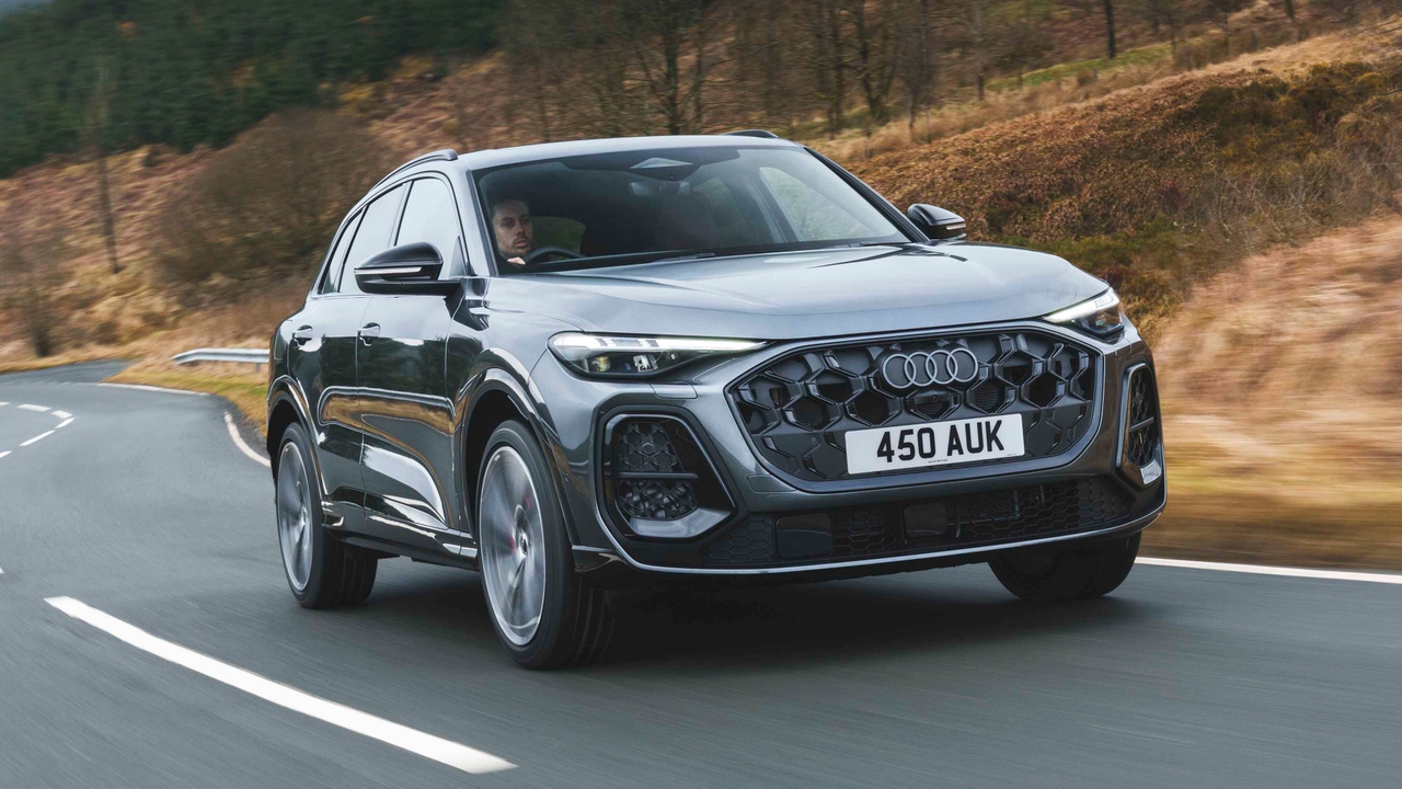 New Audi SQ5 driving