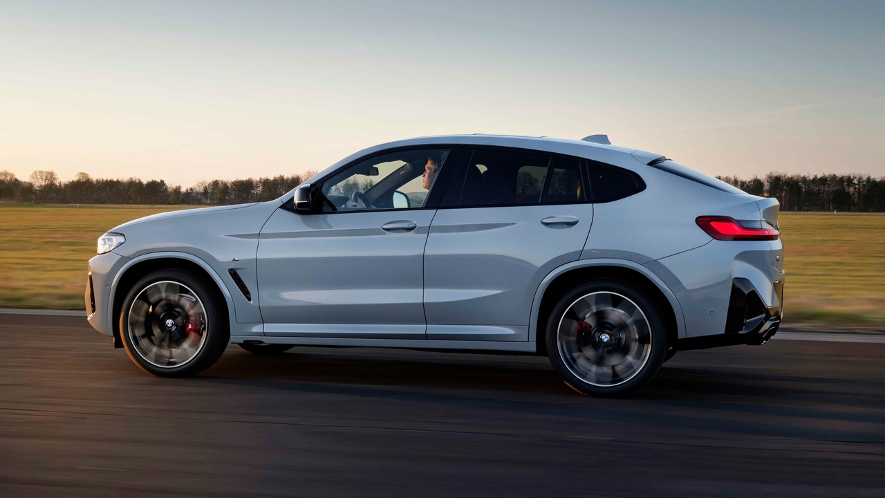 BMW X4 M40i driving