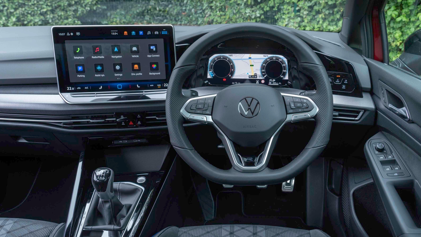 Volkswagen Golf facelift interior