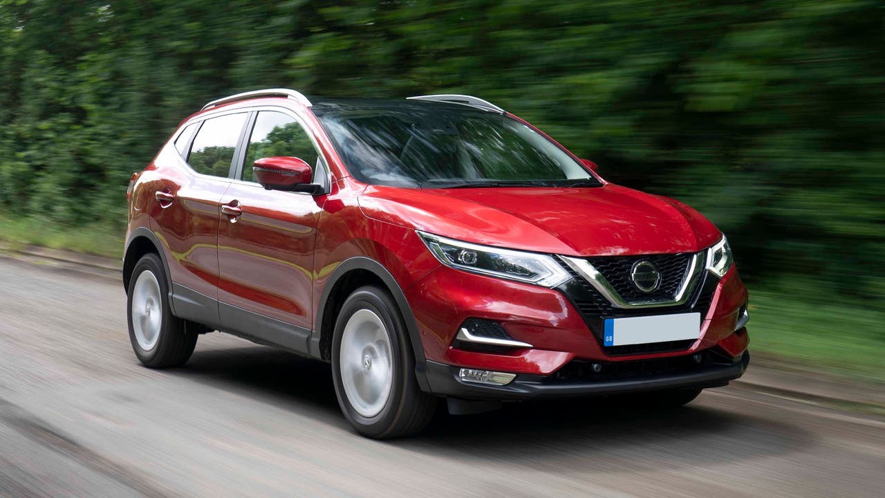 Nissan Qashqai in red