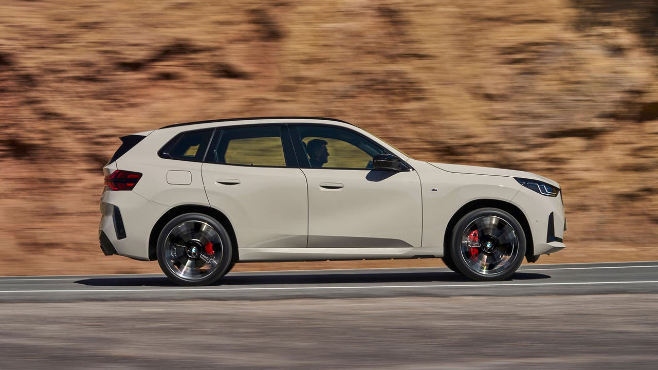 BMW X3 M50 in white side