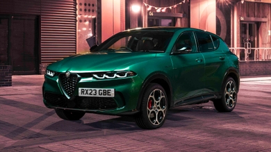Alfa Romeo Tonale in green, front
