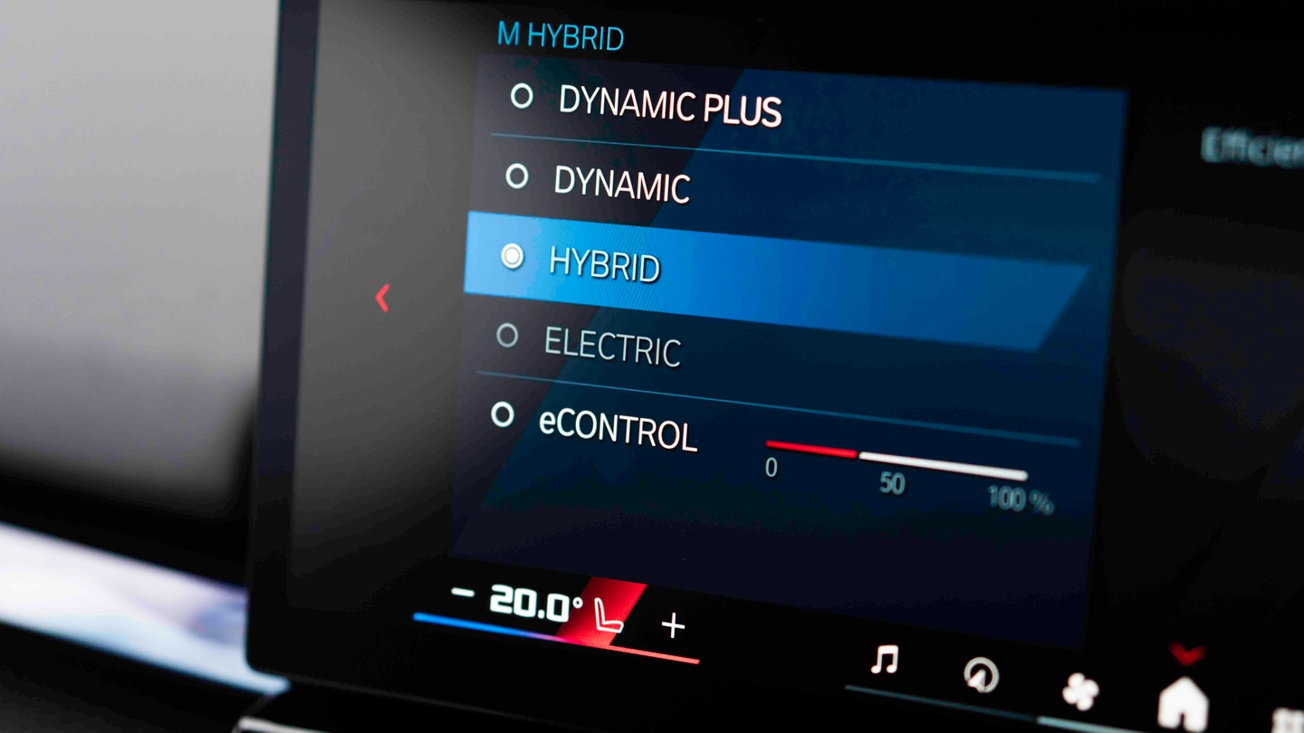 BMW M5 hybrid modes screen