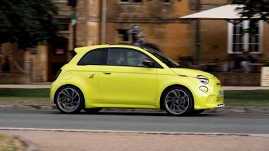 Abarth 500e review – side