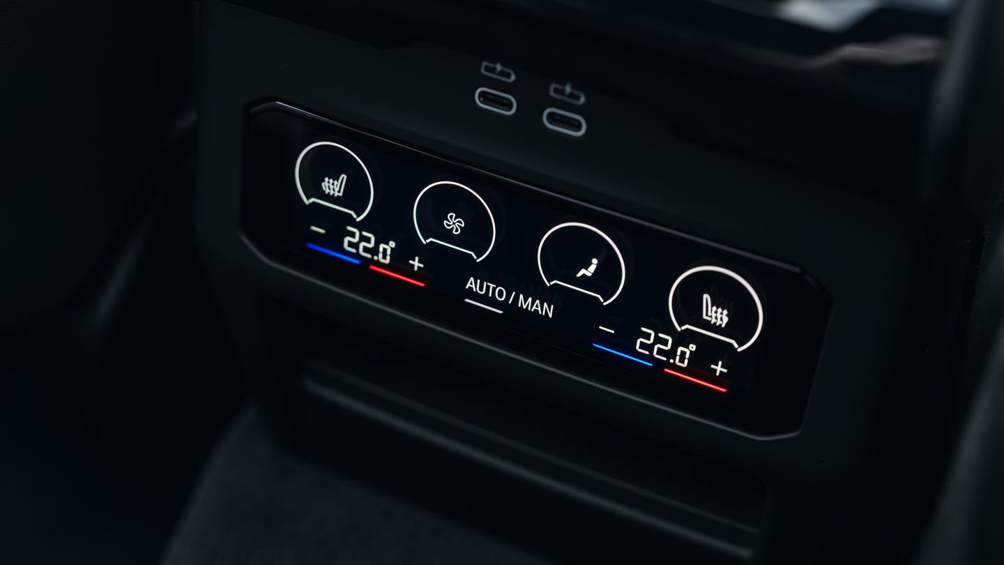 BMW M5 rear seat air con controls