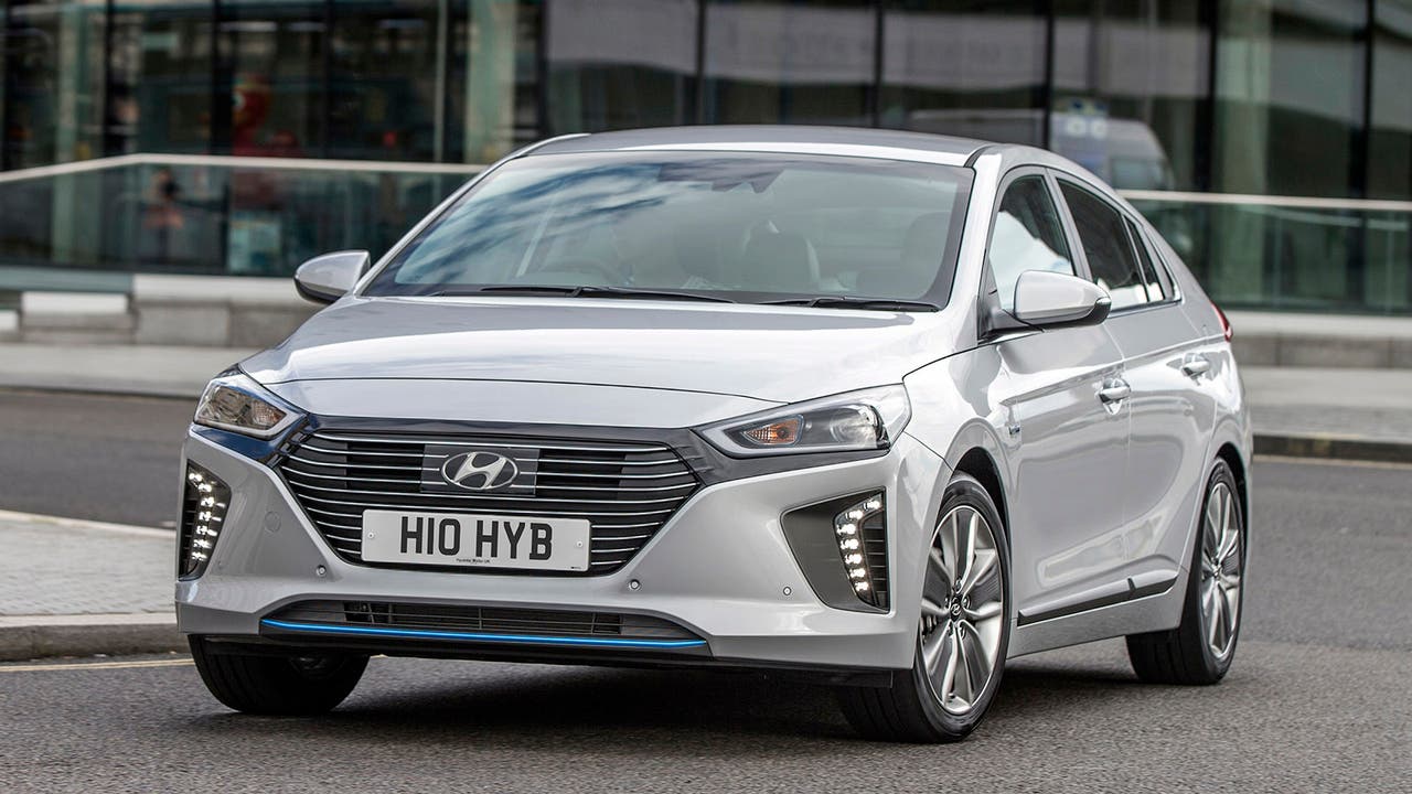 Hyundai Ioniq Hybrid in silver