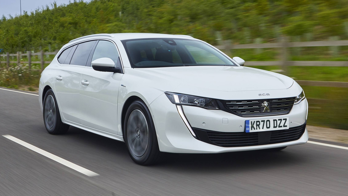 Peugeot 508 SW driving