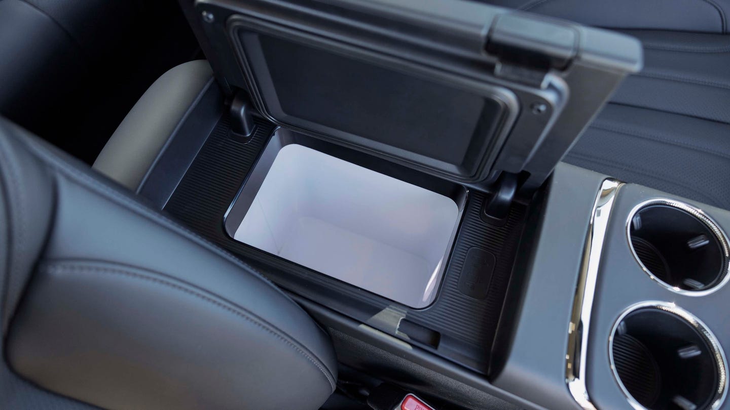 Aion V cooled/heated storage area