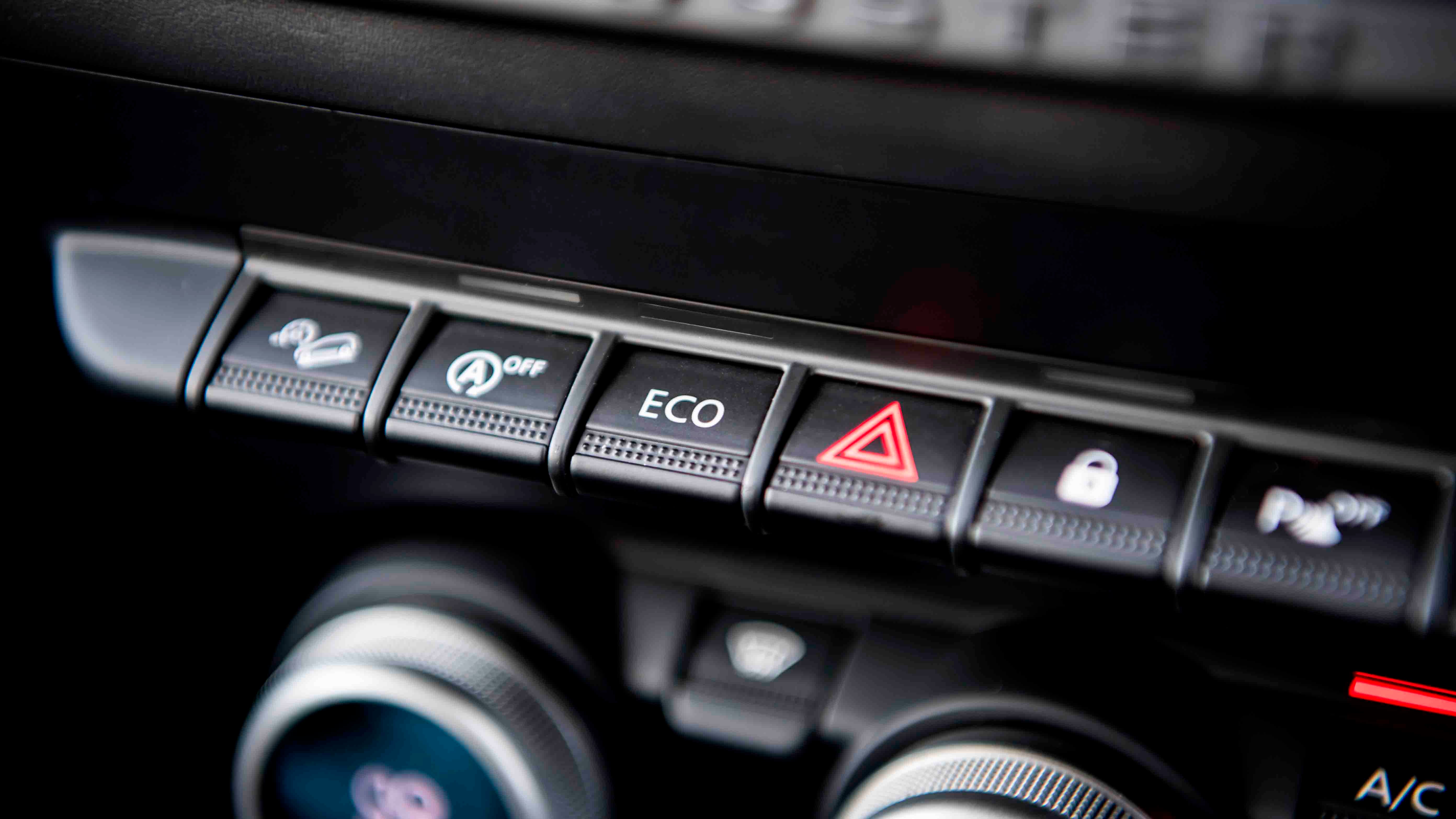 Dacia Duster dashboard buttons