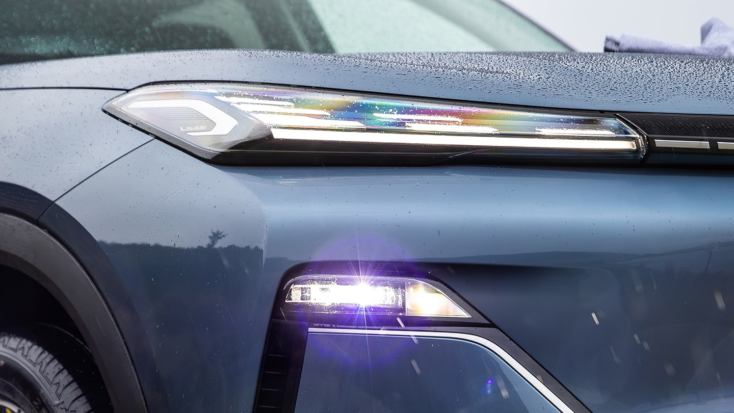Geely Starray EM-i review – headlight detail