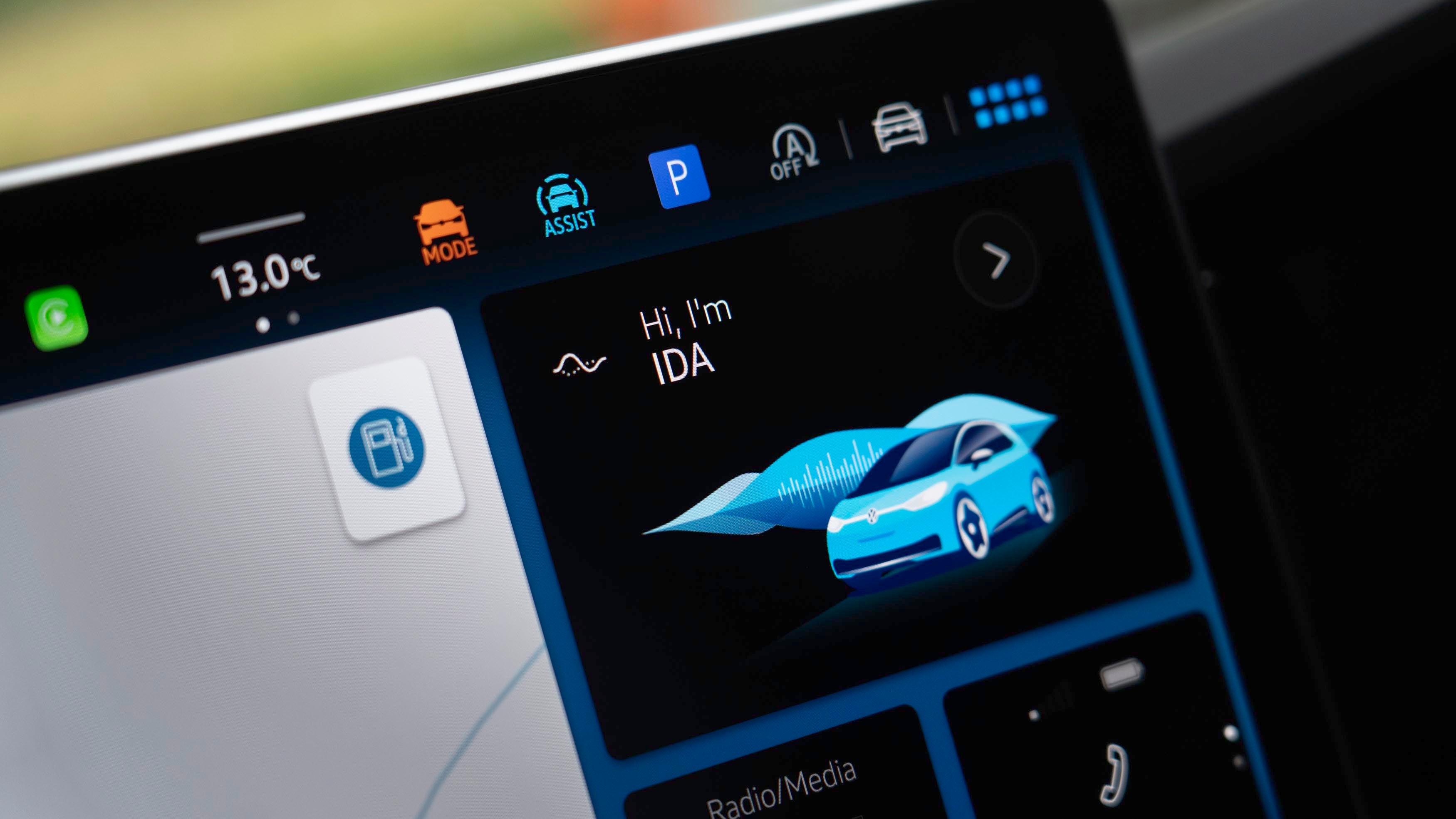 Volkswagen Golf facelift configurable touchscreen icons