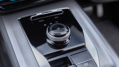 MG5 EV review – gear selector detail