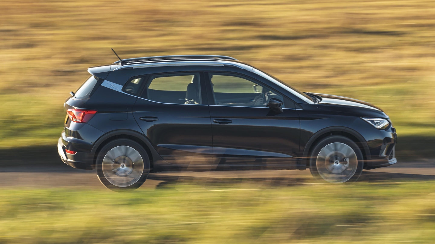 SEAT Arona driving side view