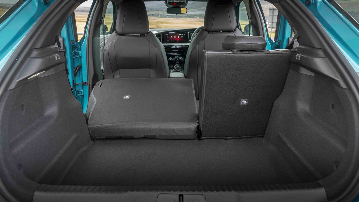Vauxhall Mokka boot