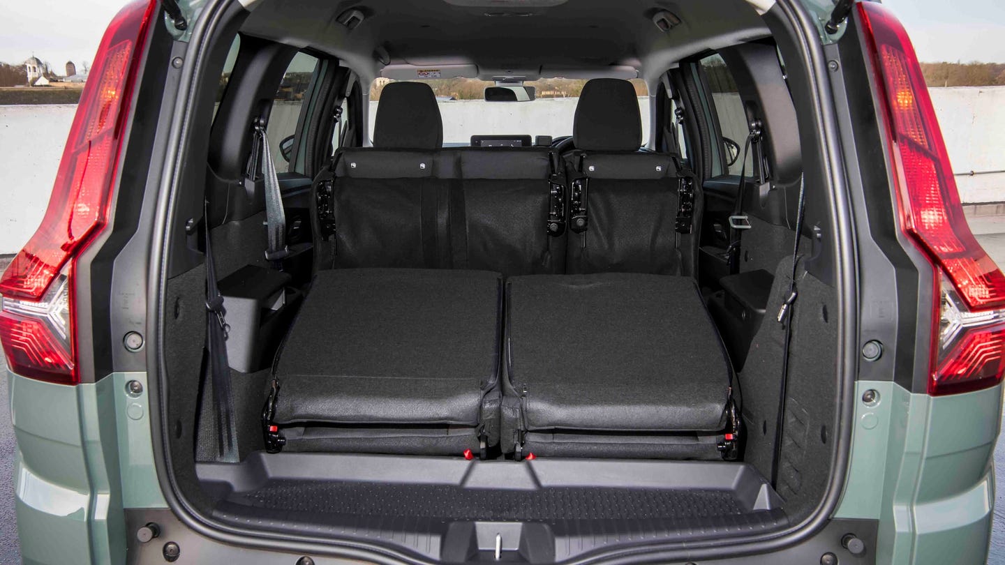 Dacia Jogger boot (third row folded)