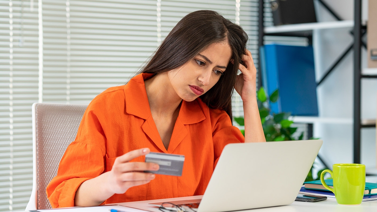Lady looking annoyed at laptop