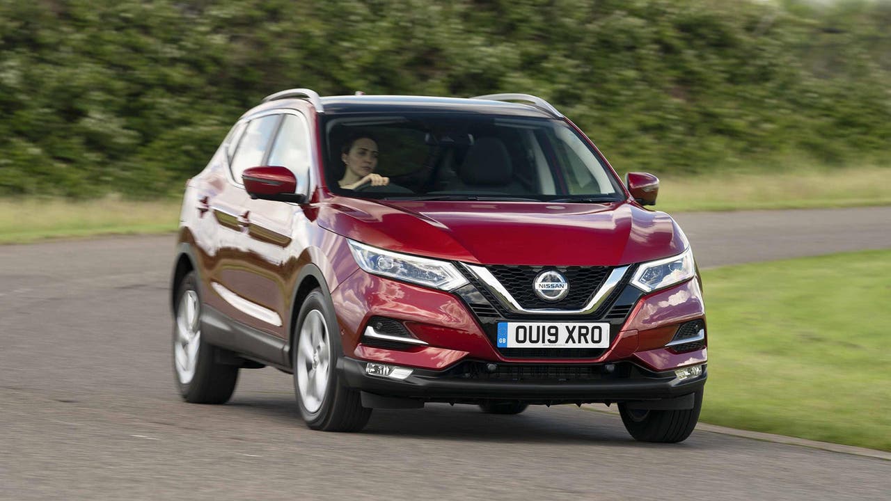 Nissan Qashqai in red