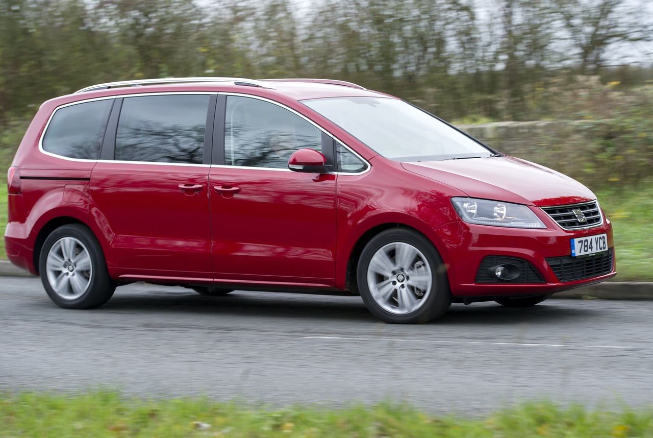 Red SEAT Alhambra driving around corner