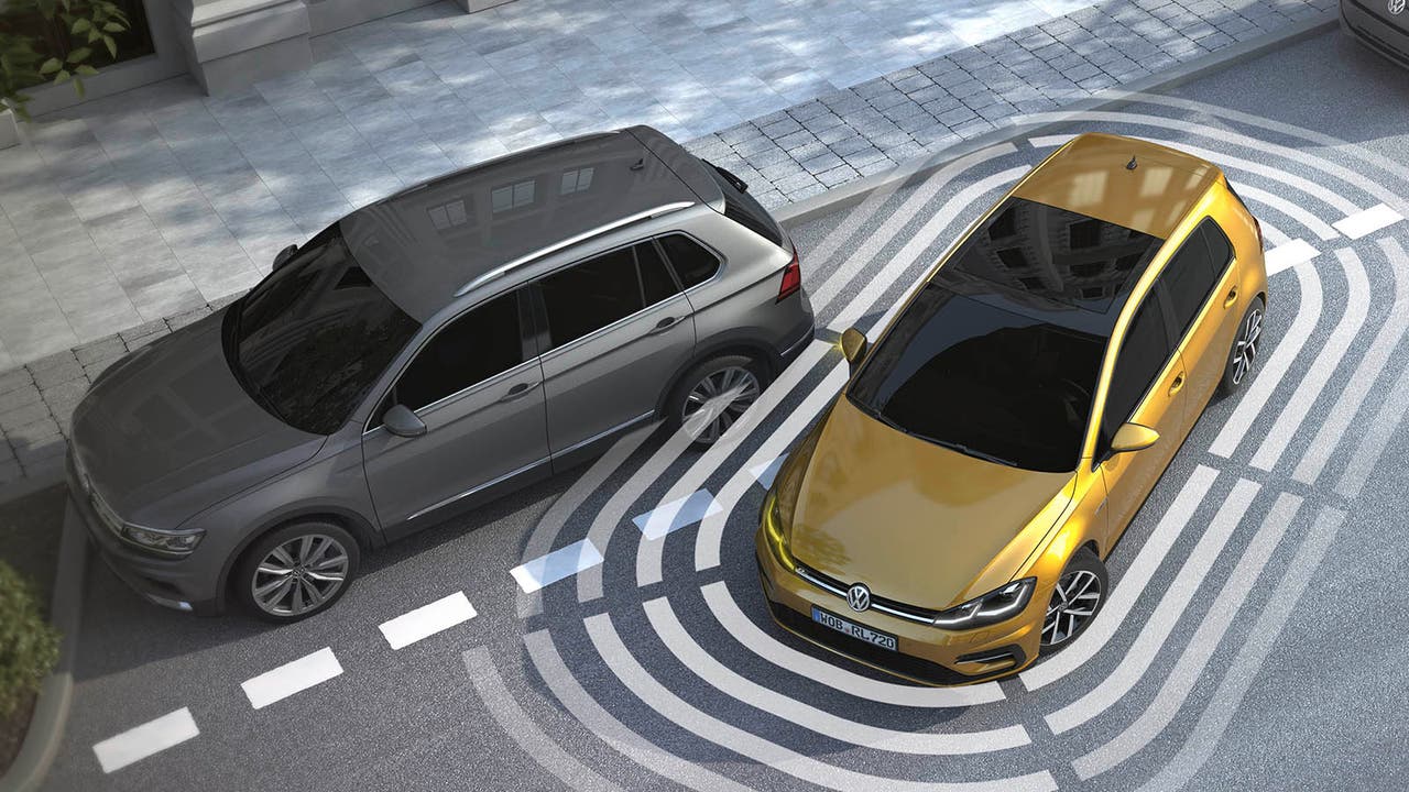 Volkswagen Golf using park assist