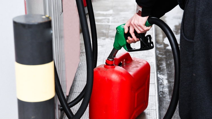 The rules for storing fuel in containers at home