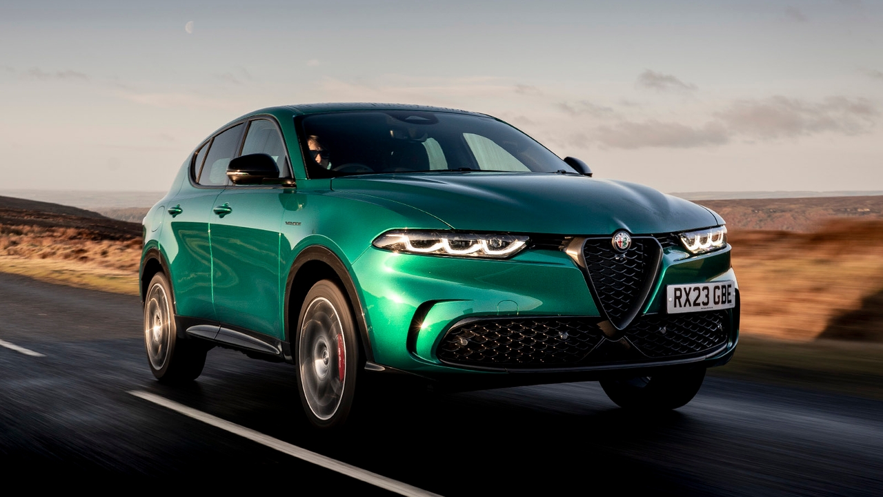 Alfa Romeo Tonale in green