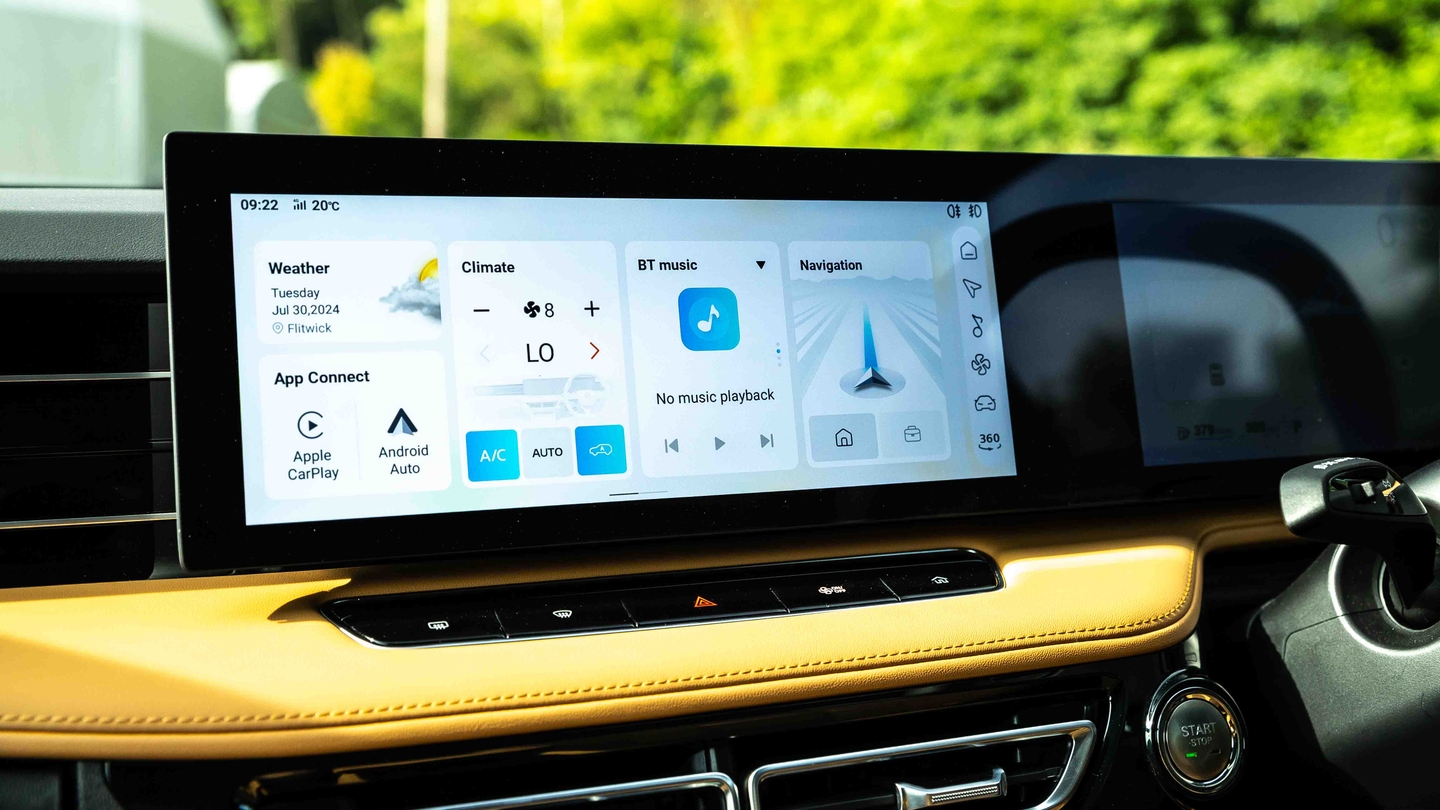 2024 MG HS infotainment screen