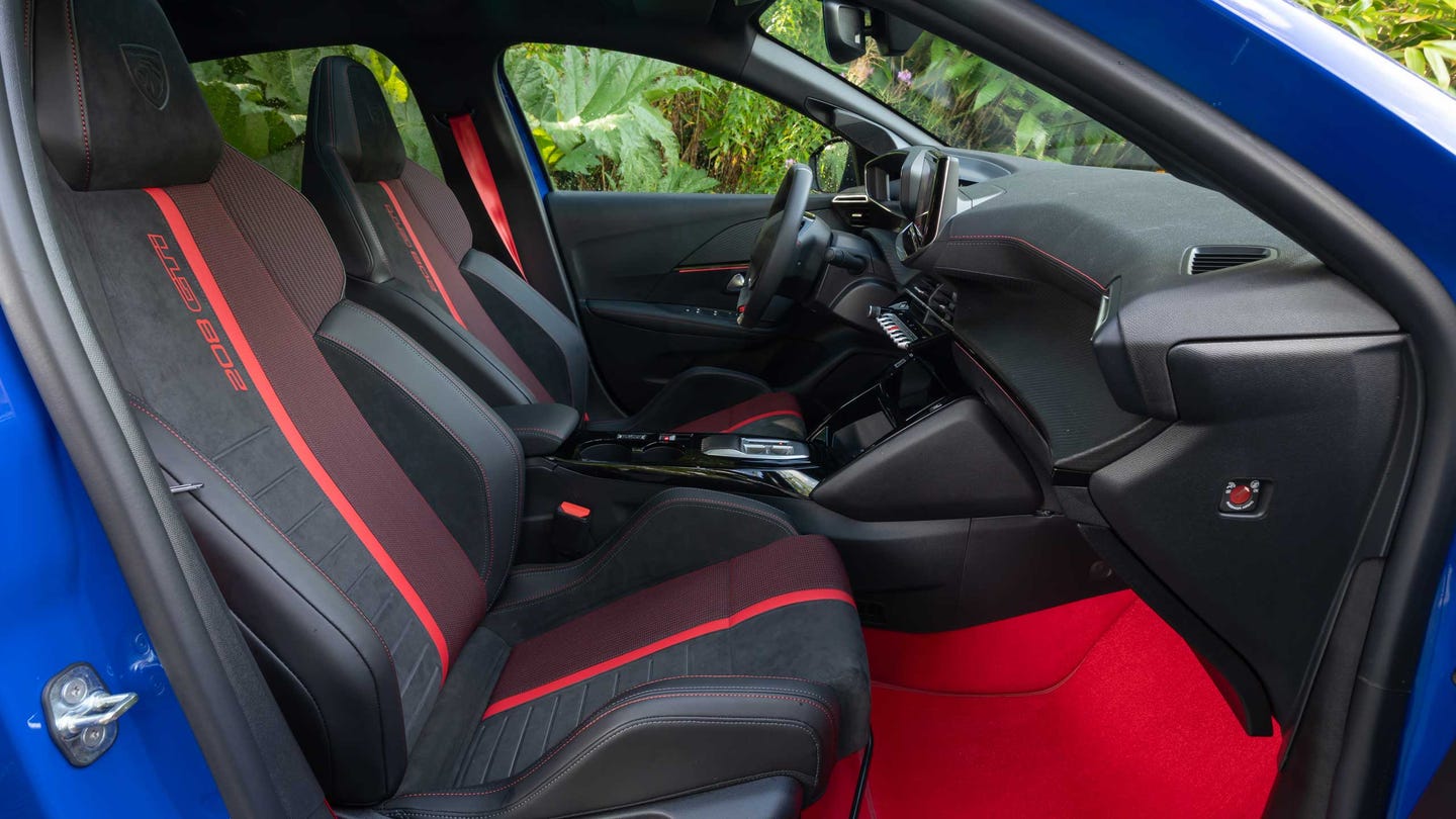 Peugeot E-208 GTi seats