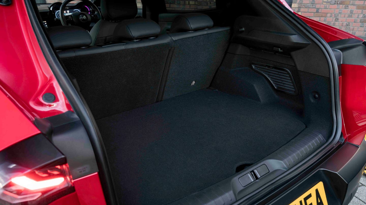 Alfa Romeo Junior boot
