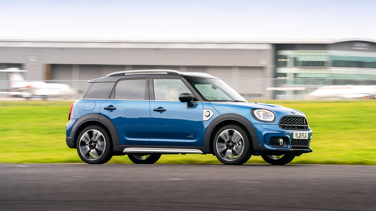 Mini Countryman in blue