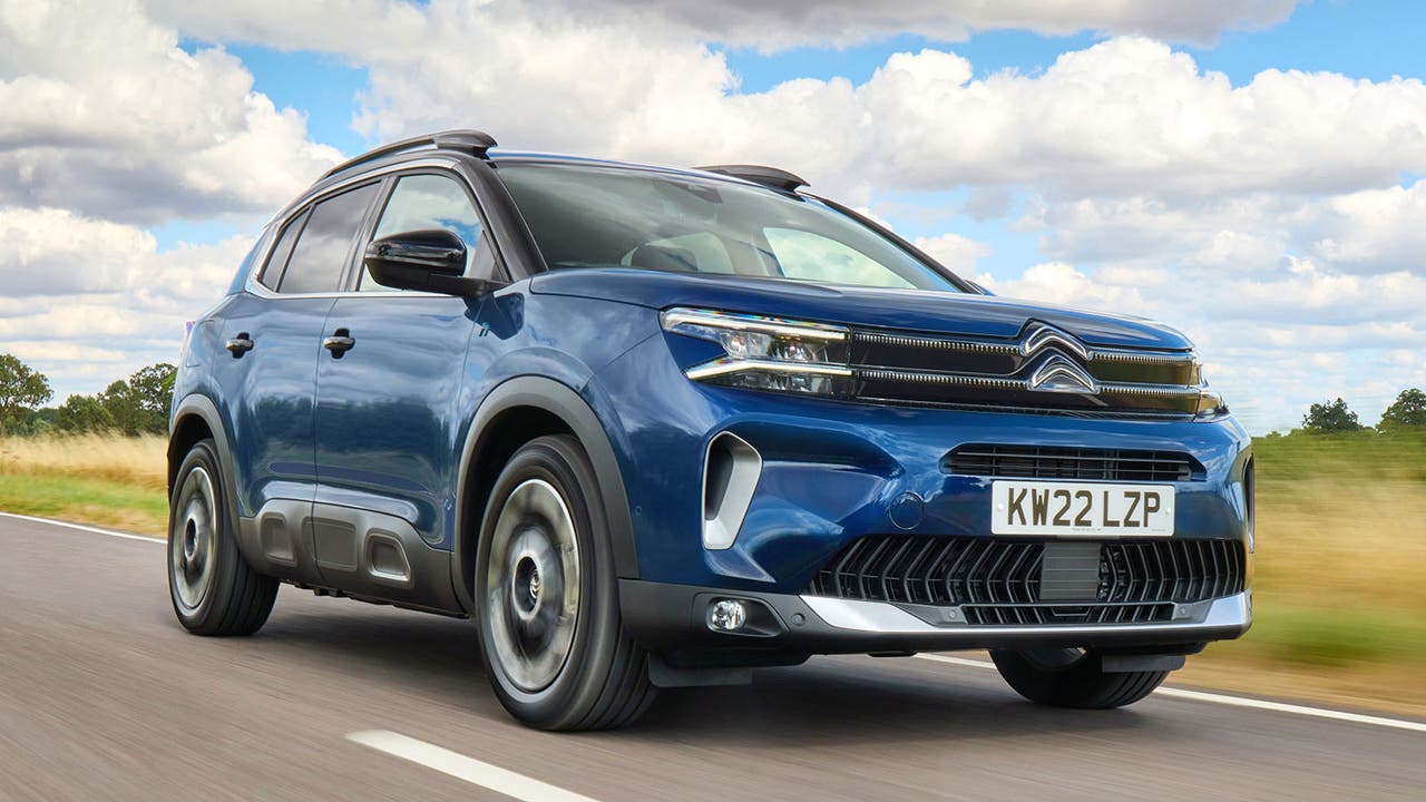 Citroen C5 Aircross in blue, driving shot