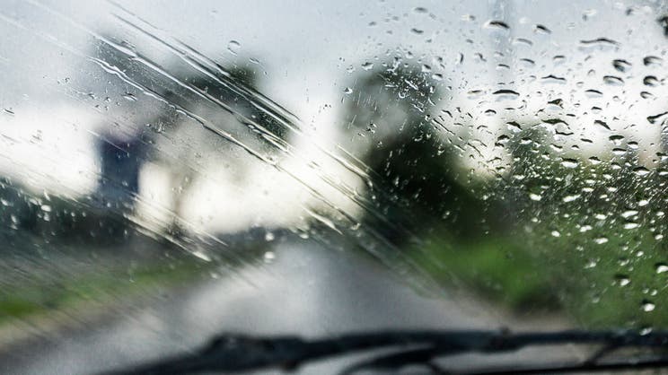 How to demist your windscreen quickly and safely