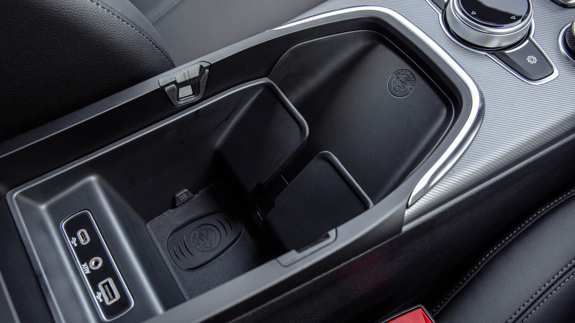 Alfa Romeo Giulia armrest storage cubby 