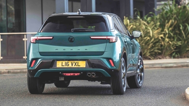 Vauxhall Mokka cornering, rear view