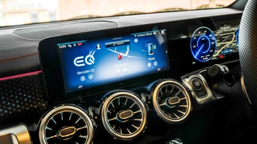 Mercedes EQB touchscreen