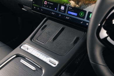 Omoda 7 wireless charger