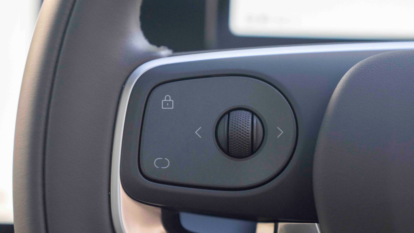 Leapmotor B10 steering wheel buttons