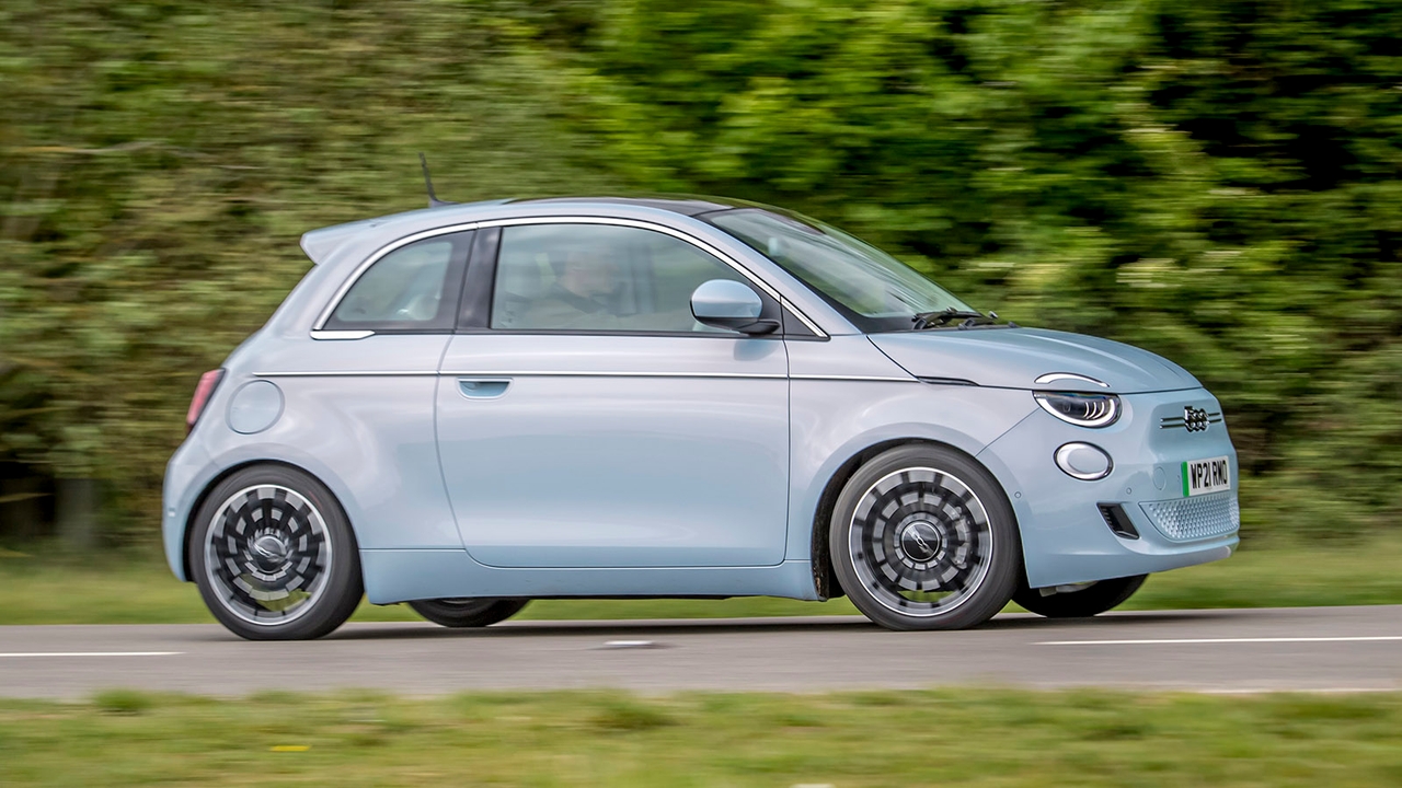 Fiat 500 in blue, side