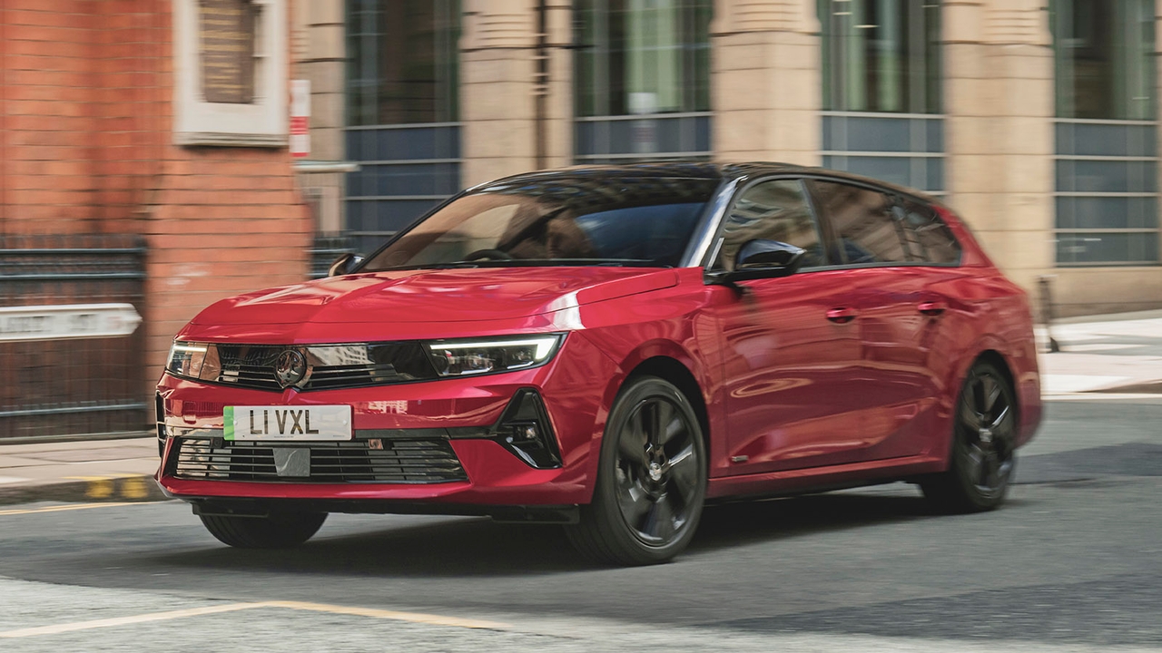 Vauxhall Astra Sports Tourer in red