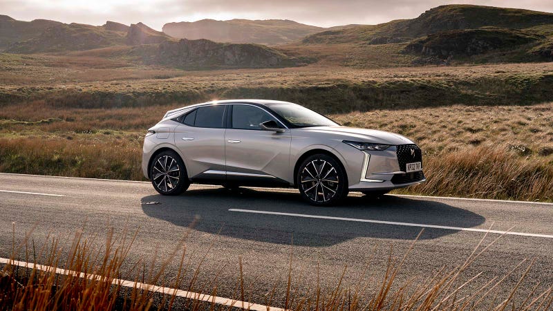 DS4 in silver, static front three quarter