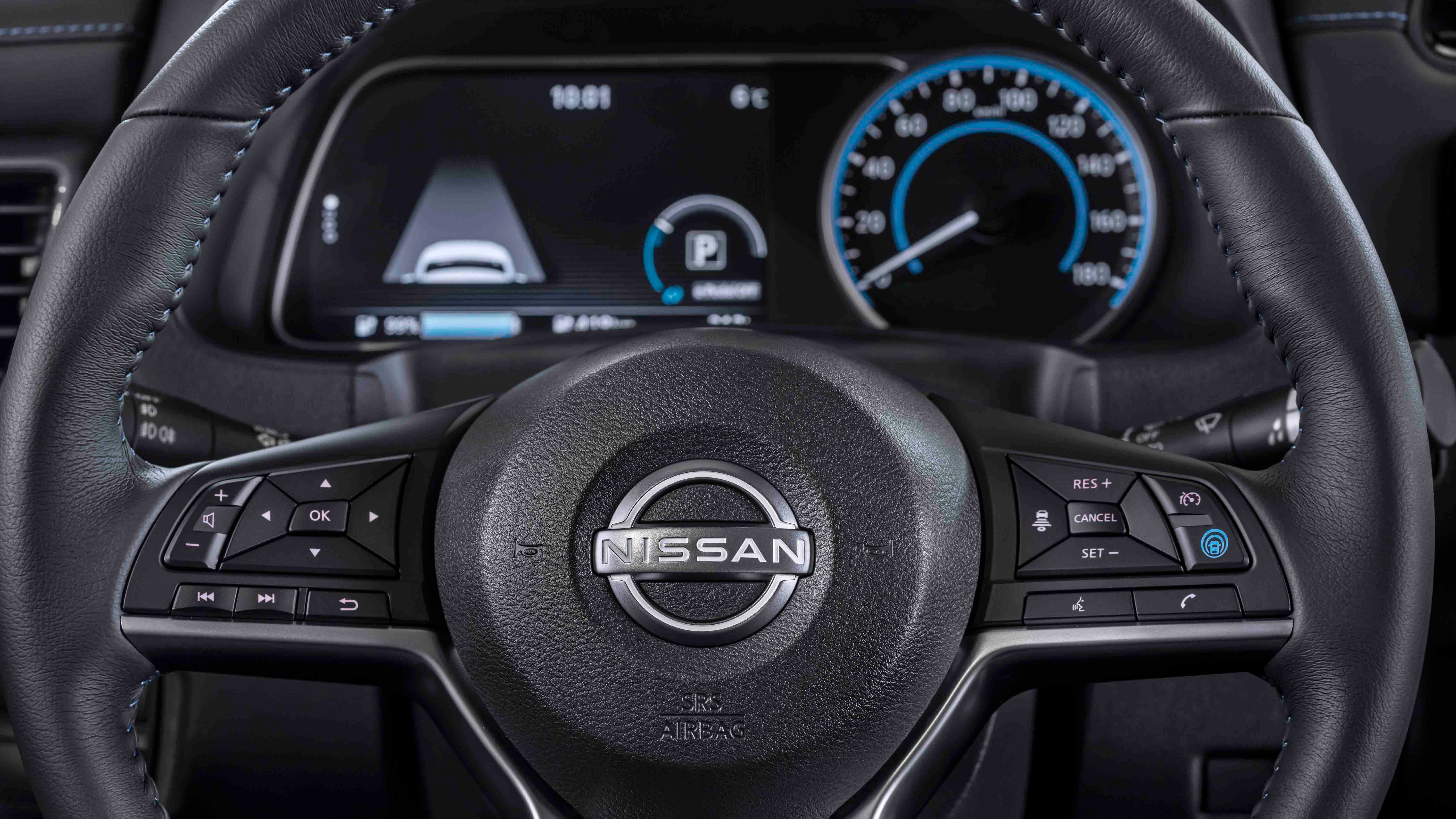 Nissan Leaf digital dials