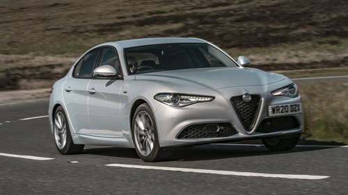 Alfa Romeo Giulia cornering