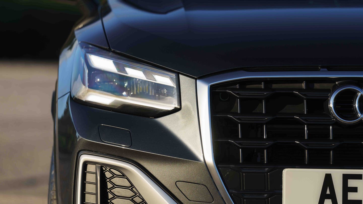 Audi Q2 headlight
