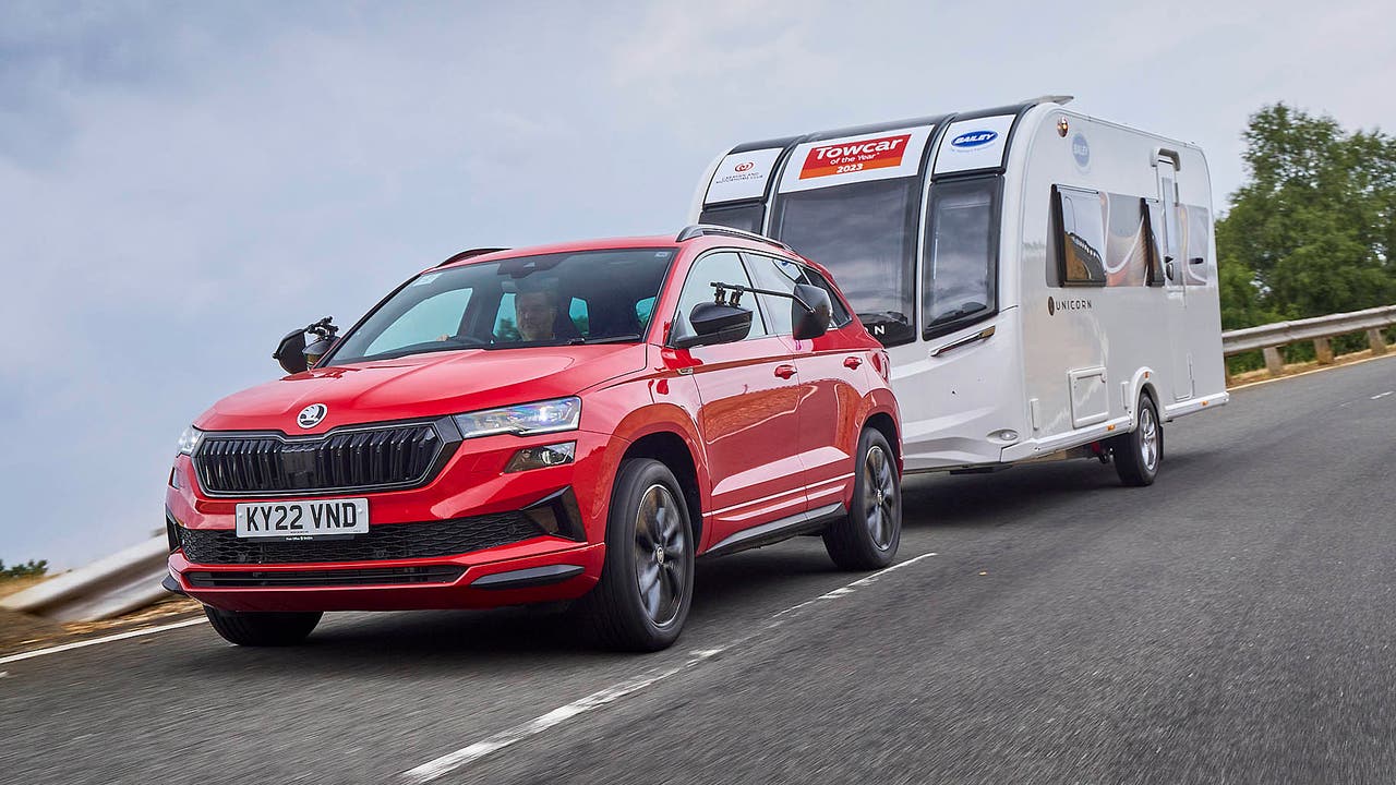 Skoda Karoq Sportline towing a caravan